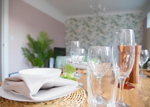 อาหารและเครื่องดื่ม, 3x Bed Elegant House with Private Parking in ซอว์สตัน