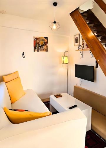 Koplietošanas atpūtas telpa ar TV, Duplex Apartment Close to Kite Surf Center in Urla in Kadıovacık