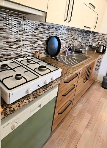virtuve, Duplex Apartment Close to Kite Surf Center in Urla in Kadıovacık