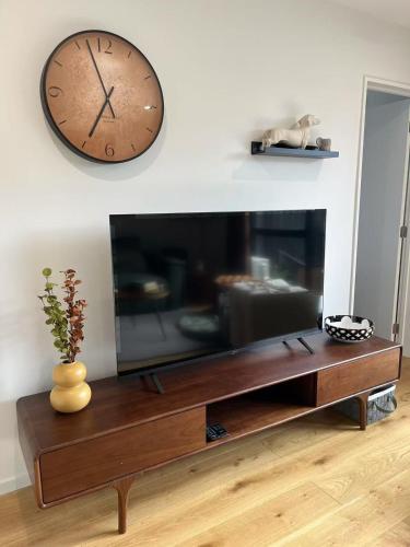 The Gilded Cross - Luxury CBD 3 Bedrooms in Phillpstown