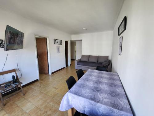 One-Bedroom Apartment image 2
