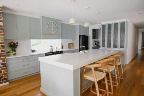 Bundeena's best-10br-Pool-Beach in Bundeena