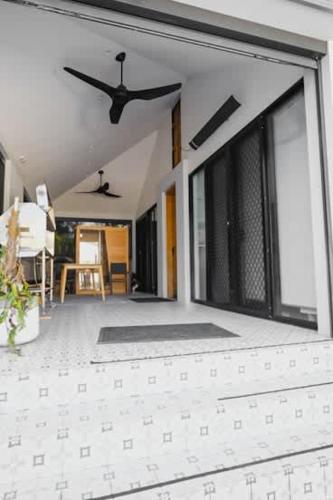 Bundeena's best-10br-Pool-Beach in Bundeena