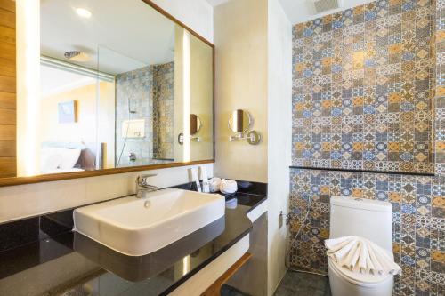 room detail thumbnail 2