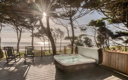 Sheltering Pines 4 Br cottage by RedAwning