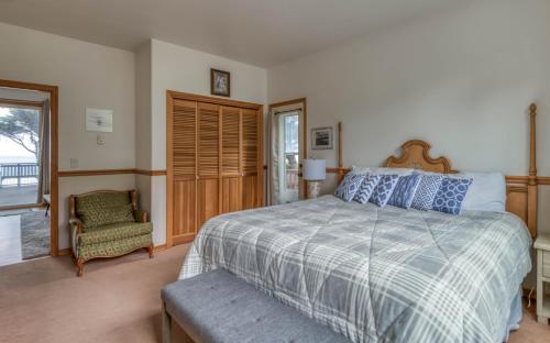 Sheltering Pines 4 Br cottage by RedAwning – Depoe Bay, OR