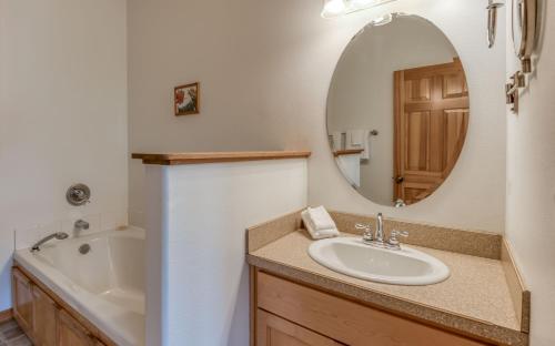 Sheltering Pines 4 Br cottage by RedAwning – Depoe Bay, OR