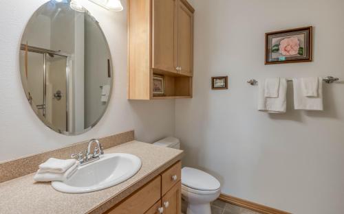 Sheltering Pines 4 Br cottage by RedAwning – Depoe Bay, OR
