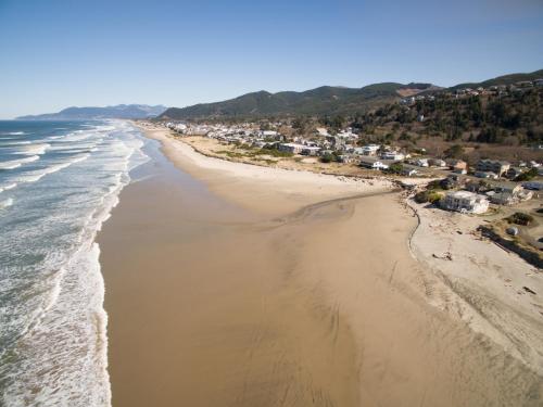 Getaway Oceanfront Lodging - image 9