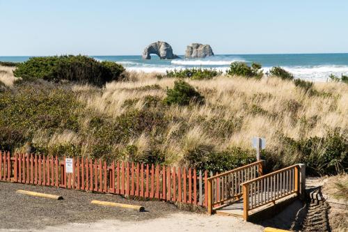 Getaway Oceanfront Lodging - image 11