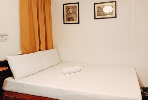 . Hotel Elinas and Restaurant