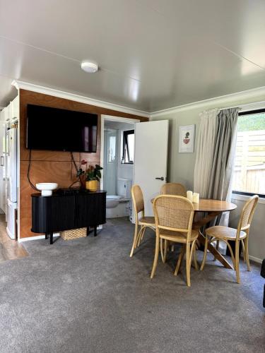 المرافق, Whare iti on Johns in Northwood