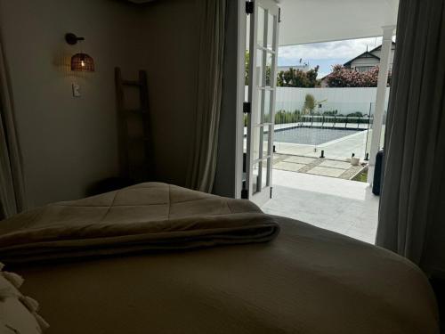 Poolside Getaway on Napier Hill in ฮอสปิตัล ฮิลล์