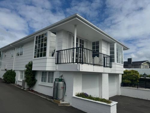 Poolside Getaway on Napier Hill in ฮอสปิตัล ฮิลล์