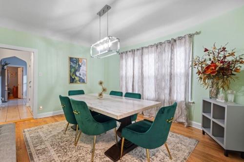 Facilities, New Luxurious 5BD-2BA Home-FREE WINE-2CAR Parking in Roseland