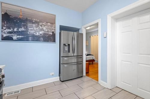 Kitchen, New Luxurious 5BD-2BA Home-FREE WINE-2CAR Parking in Roseland