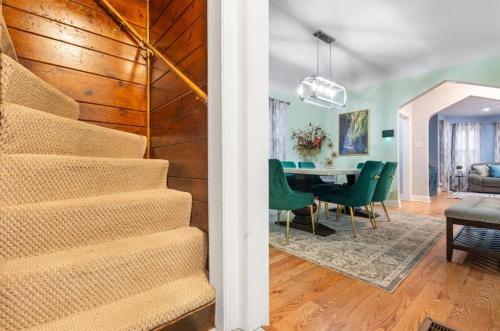 Facilities, New Luxurious 5BD-2BA Home-FREE WINE-2CAR Parking in Roseland