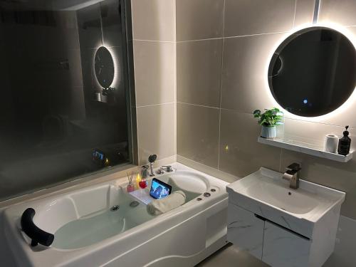 Relaxing Muji Retreat with Jacuzzi, Retro Games, MRT, Kuala Lumpur