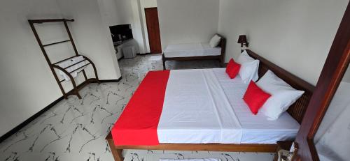 Deluxe Triple Room image 3