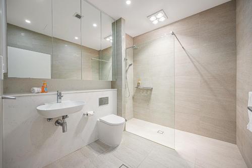 Cozy one bedroom APT with car parking - 5 mins Train, Shops