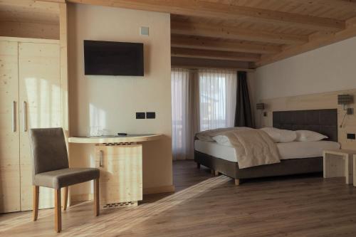 Junior Suite with Balcony image 10