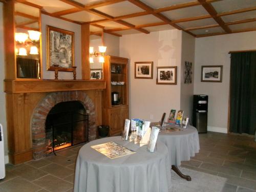 Carmel Wayfarer Inn