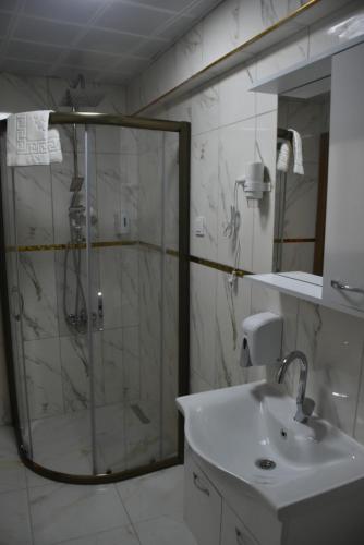 Superior Triple Room image 9