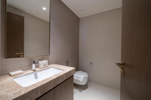 Homes Beyond I Modern 2BR Getaway with Beach Access, Dubai (photo 10)