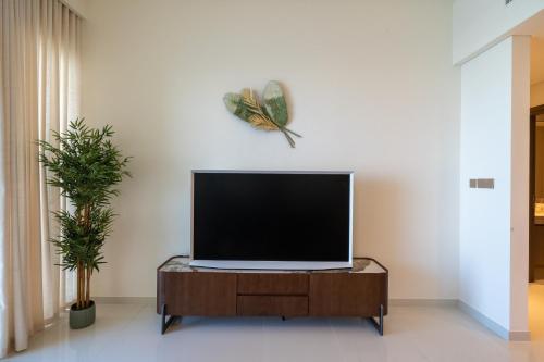 Homes Beyond I Modern 2BR Getaway with Beach Access, Dubai (photo 4)