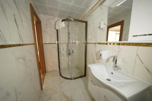 Superior Triple Room image 8