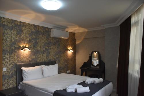 Family Room image 8