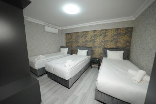 Family Room image 2