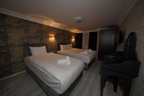 Superior Triple Room image 5