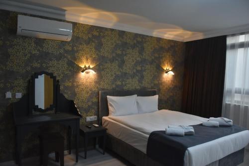 Superior Triple Room image 3