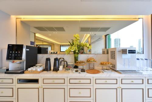 Centre Point Plus Hotel Silom - Newly Renovated
