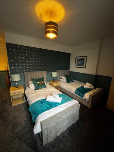 2 twin beds