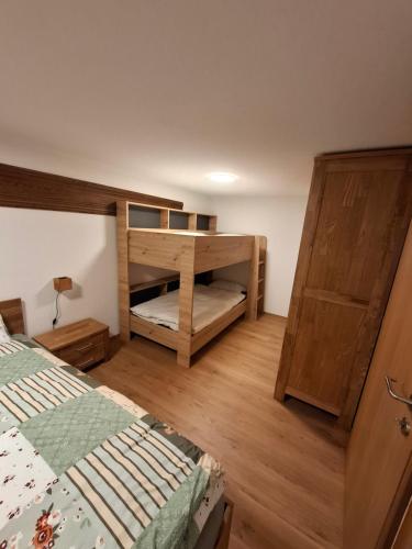 Am Dorfplatz in Kippel