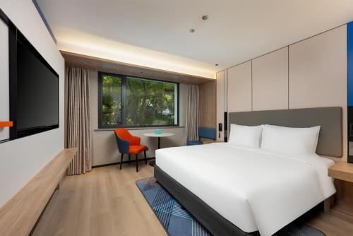 Standard King Room room in Holiday Inn Express Suzhou Shantang Street