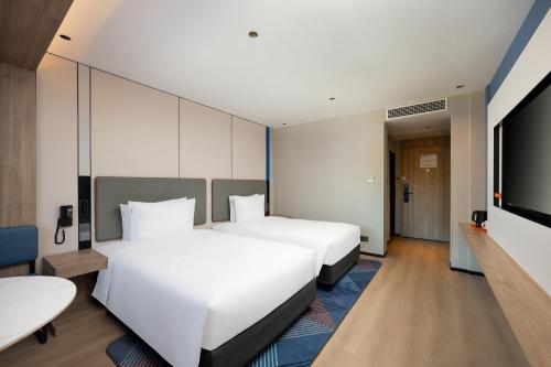 Standard Room image 2