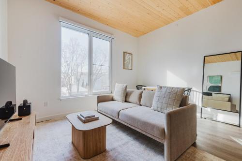 Blueground Somerville gym AC nr Assembly BOS-1108 Blueground Somerville gym AC nr Assembly BOS-1108