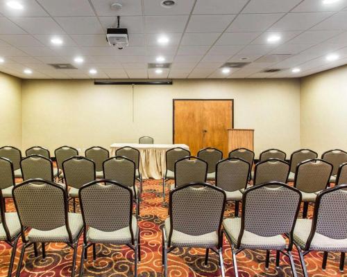 Quality Suites Convention Center - Hickory - image 22