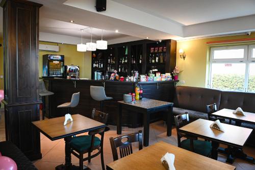 bar/salon, SEP Hotel in Gai
