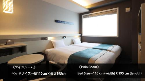 Standard Twin Room image 9