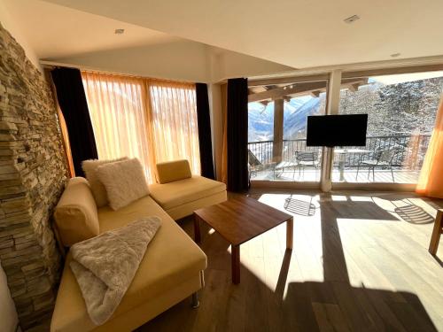 Waldhotel Fletschhorn Panoramic Retreat in Saas Fee
