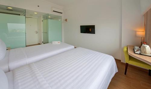 Guestroom, Whiz Prime Hotel Pajajaran Bogor in Bogor