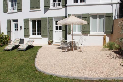 Logement de charme & accès boutique brocante chambre d'hôte Houlbec-Cocherel