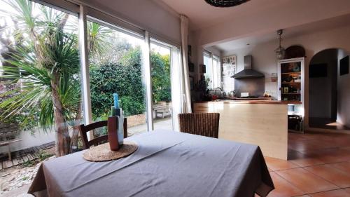 Facilities, Maison centre Montpellier Jardin et proche plage near Les deux grenouilles