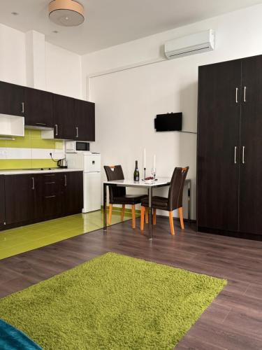 Studio Apartment image 7