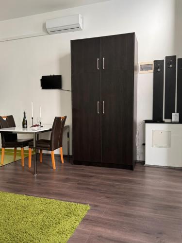 Studio Apartment image 2