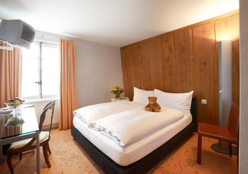 1 queen bed